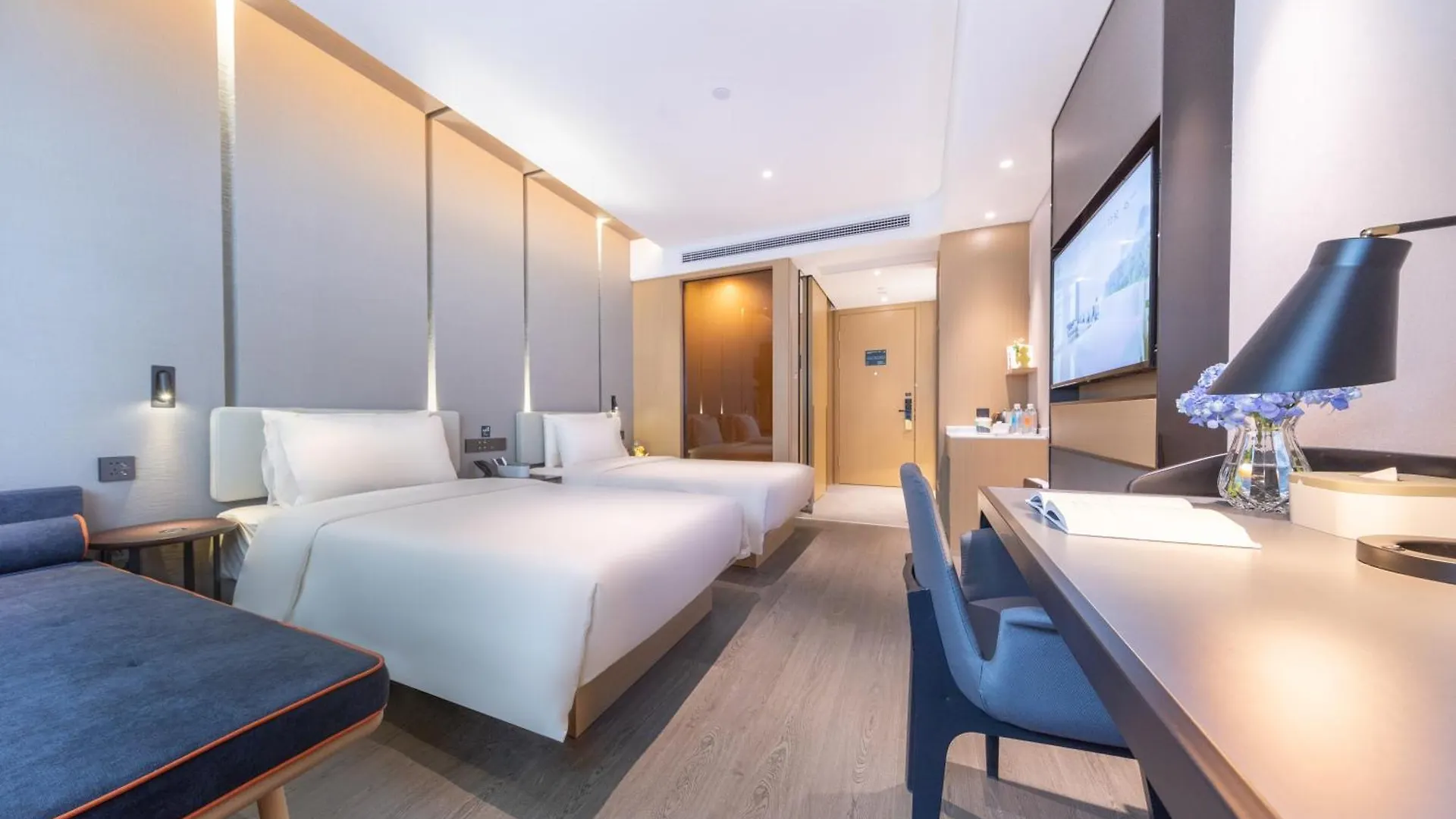 Atour Hotel Suzhou Guanqian Street Leqiao Station